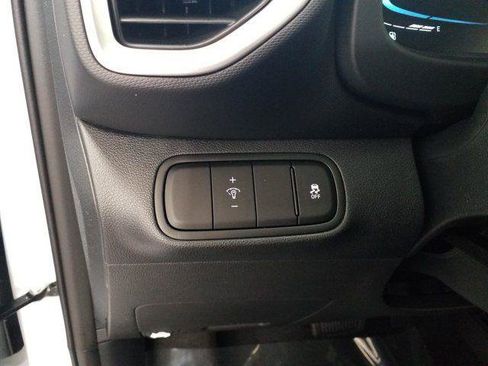 New 2026 Hyundai Venue SEL FWD image 11