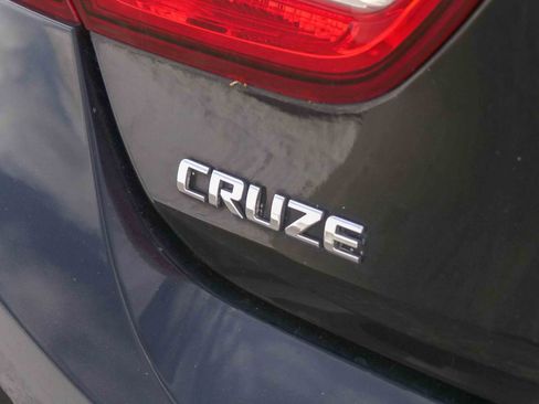 Used 2019 Chevrolet Cruze LS w/ LS Convenience Package FWD image 11