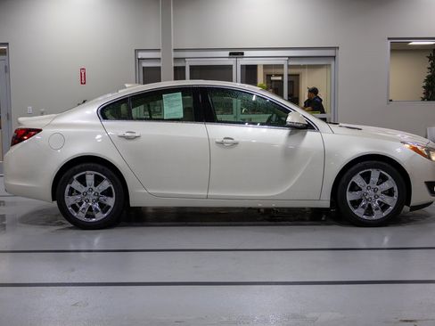Used 2015 Buick Regal Premium w/ Experience Buick Package image 6