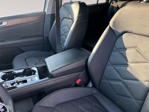 Used 2024 Volkswagen Atlas SE image 9