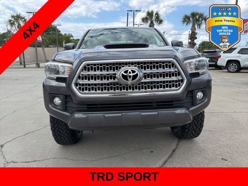 Used 2017 Toyota Tacoma TRD Sport w/ Tow Package (A/T) image 2