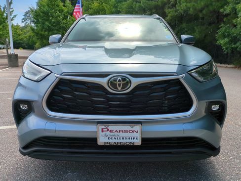 Used 2022 Toyota Highlander XLE FWD image 9