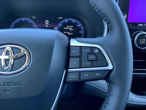 Used 2025 Toyota Highlander Limited image 21