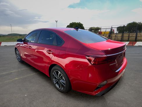 Certified 2024 Kia Forte LXS w/ LXS Technology Package FWD image 4