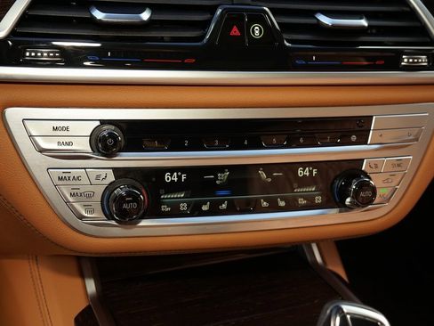 Used 2022 BMW 750i xDrive w/ Executive Package image 18