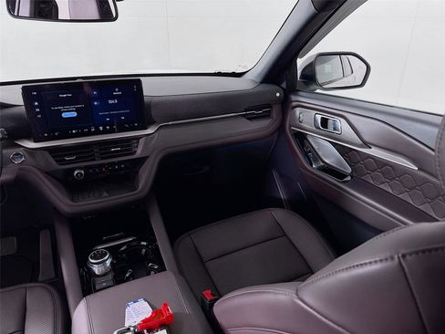 Used 2025 Ford Explorer Platinum w/ LUX Leather Package image 25