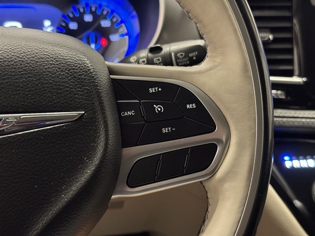 Used 2019 Chrysler Pacifica Limited FWD image 25