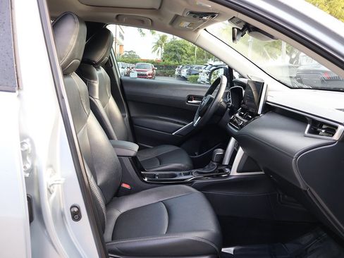 Used 2023 Toyota Corolla Cross XLE w/ Convenience Package image 32