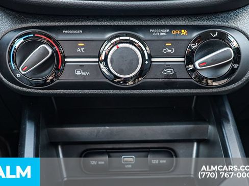Used 2025 Kia Soul LX w/ LX Technology Package FWD image 39