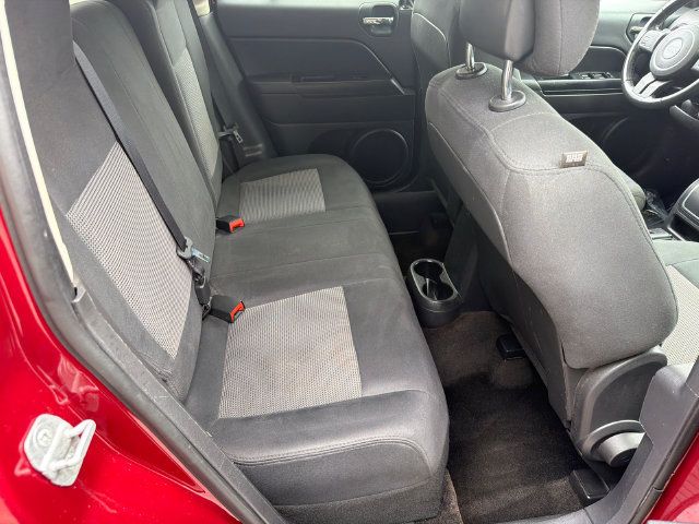 Used 2019 Jeep Cherokee Latitude Plus FWD image 16