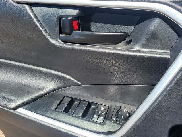 Used 2025 Toyota RAV4 LE AWD/4WD image 13