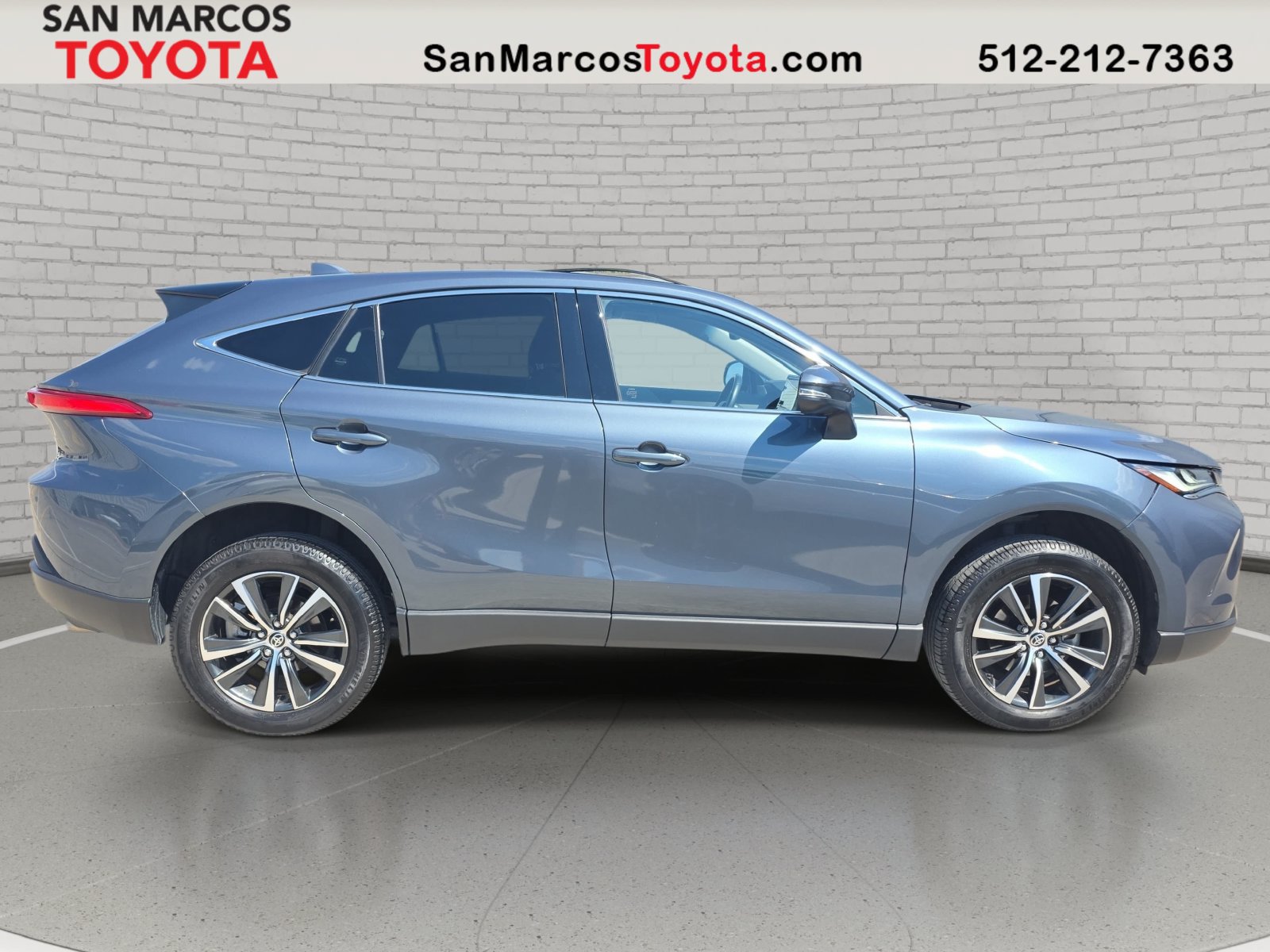 Used 2024 Toyota Venza LE AWD/4WD image 5
