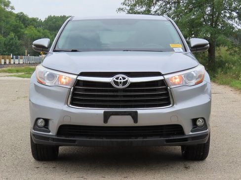 Used 2016 Toyota Highlander Plus AWD/4WD image 4