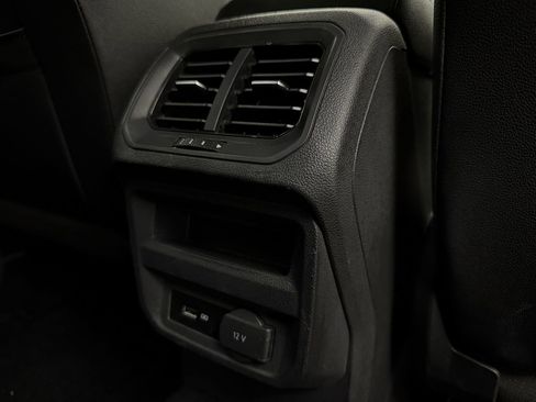 Used 2020 Volkswagen Tiguan SE w/ Panoramic Sunroof Package image 35