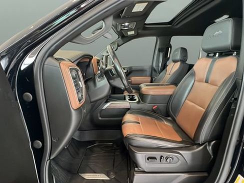Used 2020 Chevrolet Silverado 1500 High Country w/ Technology Package AWD/4WD image 11