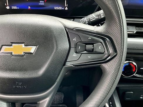 Used 2024 Chevrolet TrailBlazer LS FWD image 25