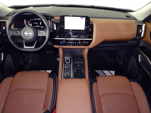 New 2025 Nissan Pathfinder Platinum image 10