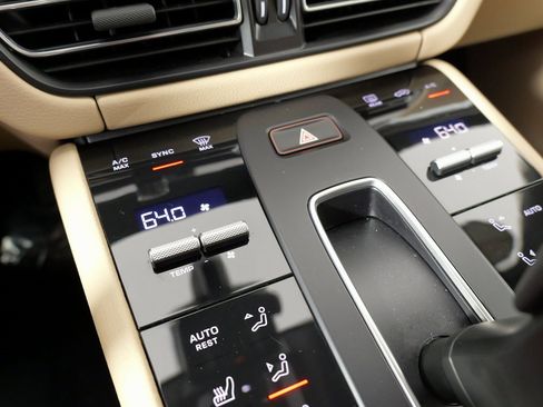 Used 2025 Porsche Macan image 66