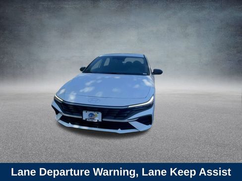 Used 2025 Hyundai Elantra SEL image 7