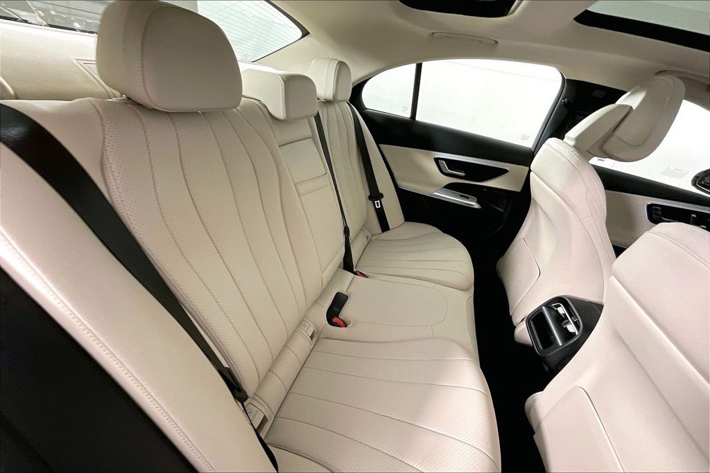 Used 2026 Mercedes-Benz E 350 4MATIC Sedan image 19
