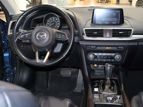 Used 2018 MAZDA MAZDA3 Touring FWD image 15