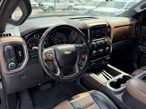 Used 2021 Chevrolet Silverado 1500 High Country w/ Technology Package AWD/4WD image 11