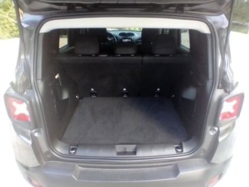 Used 2020 Jeep Renegade Latitude FWD image 13