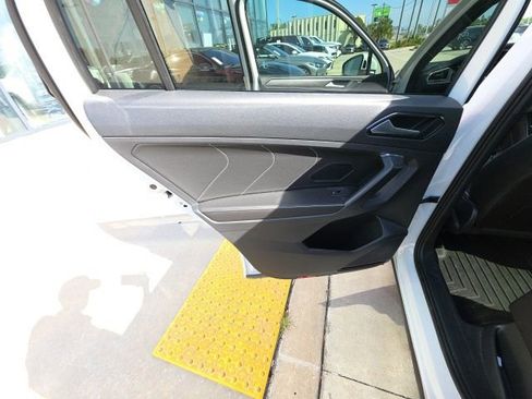 Used 2023 Volkswagen Tiguan SEL R-Line image 24