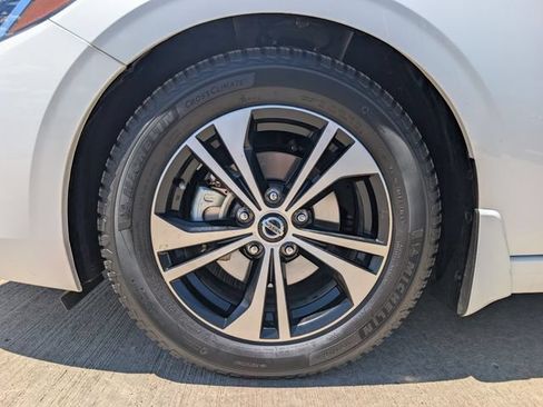Used 2022 Nissan Sentra SV w/ Electronics Package FWD image 10