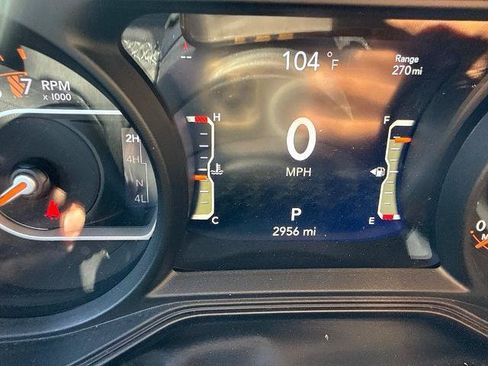 Used 2025 Jeep Gladiator Mojave w/ Convenience Group AWD/4WD image 7