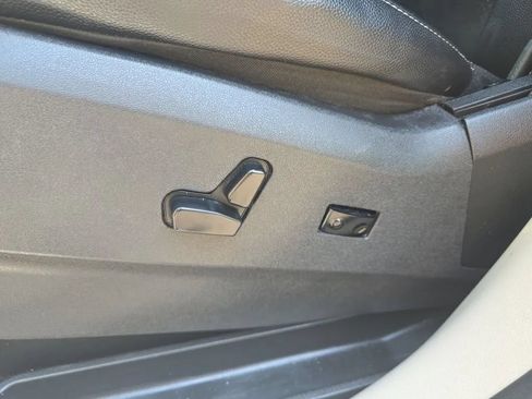 Used 2018 Dodge Grand Caravan SXT FWD image 16