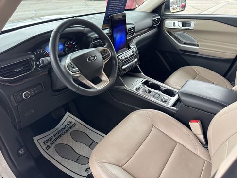 Certified 2023 Ford Explorer Limited w/ Limited Technology Package image 24