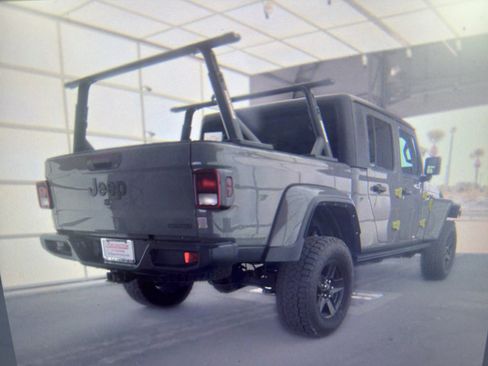 Used 2021 Jeep Gladiator Sport AWD/4WD image 2