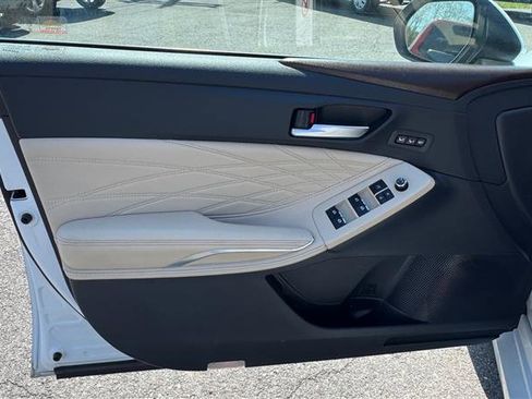 Used 2019 Toyota Avalon Limited w/ Advanced Safety Package image 12