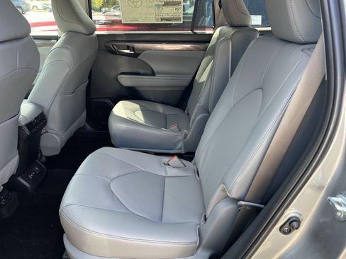 Used 2026 Toyota Highlander Limited AWD/4WD image 22