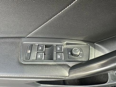 Used 2022 Volkswagen Tiguan SE w/ Panoramic Sunroof Package AWD/4WD image 25