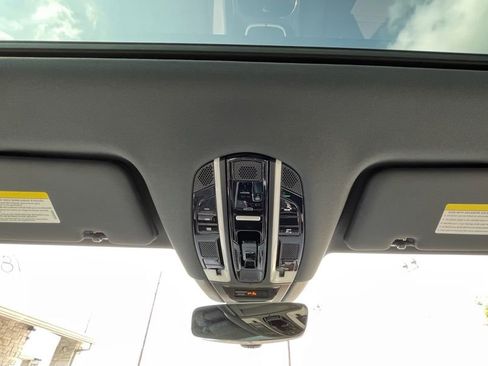 Used 2020 Porsche Cayenne AWD/4WD image 28