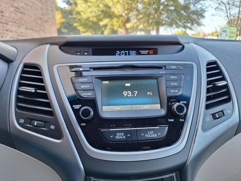 Used 2014 Hyundai Elantra Limited image 17