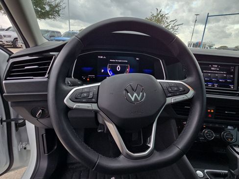 Used 2023 Volkswagen Jetta SE w/ Panoramic Sunroof Package image 17