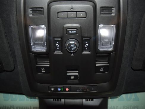 Used 2024 Cadillac Escalade ESV Premium Luxury Platinum AWD/4WD image 44