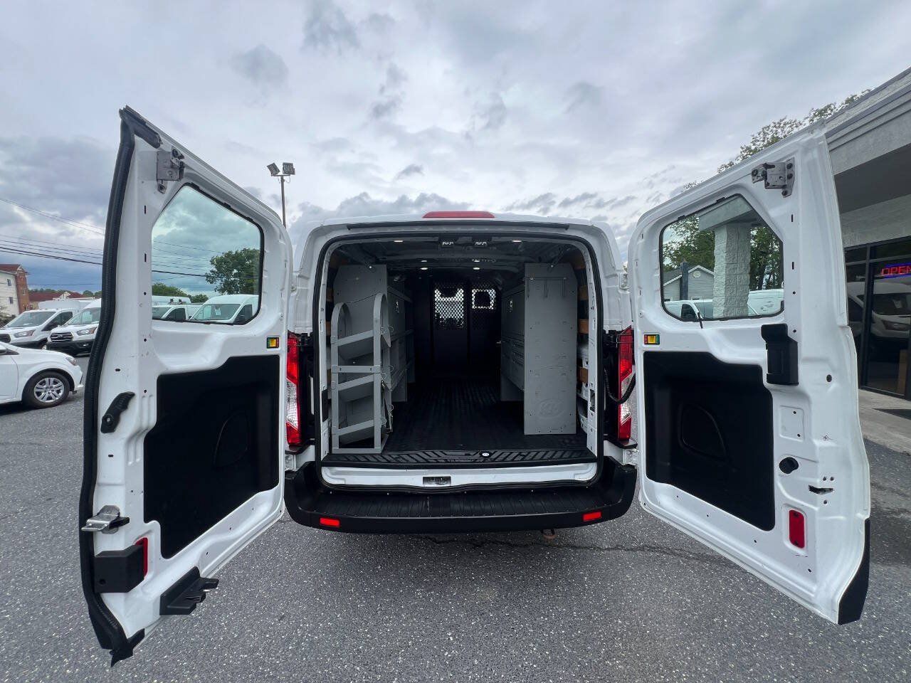 Used 2019 Ford Transit 250 130 Low Roof w/ Exterior Upgrade Package RWD image 16
