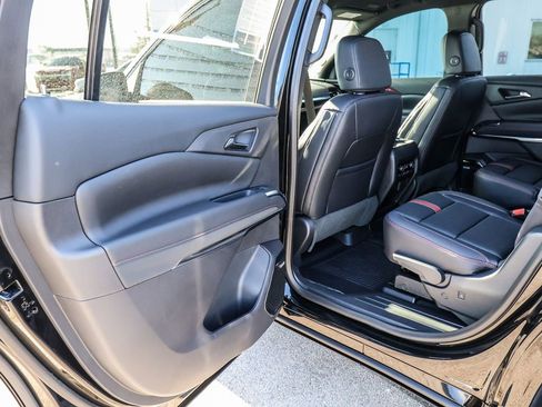 New 2026 Chevrolet Traverse RS w/ LPO, Floor Liner Package FWD image 27