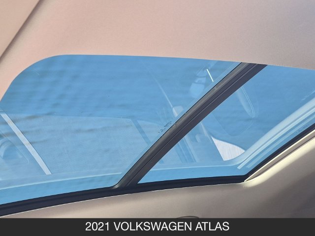 Used 2021 Volkswagen Atlas SEL R-Line w/ Atlas Adventure Package AWD/4WD image 16