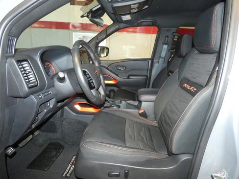 Used 2023 Nissan Frontier PRO-4X w/ Pro Convenience Package image 10