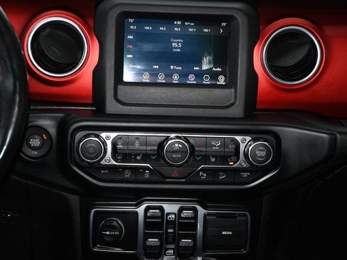 Used 2019 Jeep Wrangler Unlimited Rubicon w/ Cold Weather Group image 28