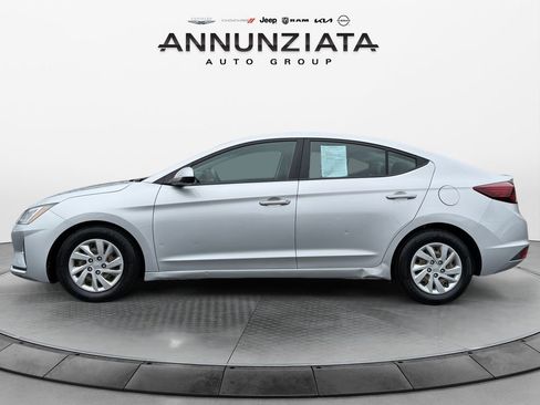 Used 2019 Hyundai Elantra SE image 2