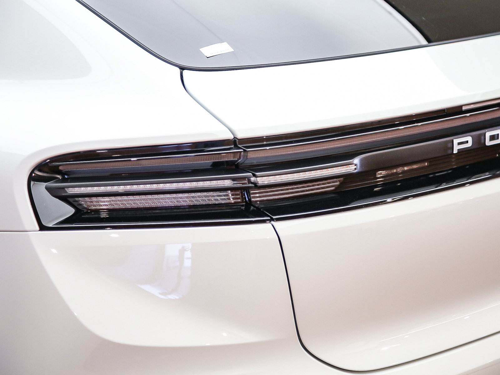 Certified 2025 Porsche Macan 4S Electric AWD/4WD image 15