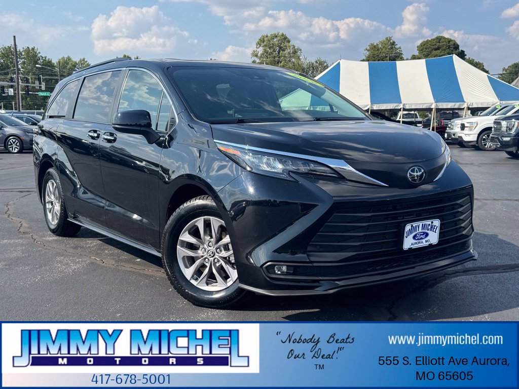 Used 2026 Toyota Sienna XLE FWD image 1