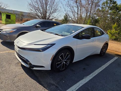 Used 2024 Toyota Prius XLE image 3