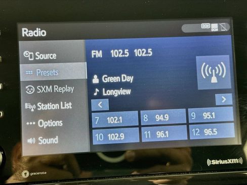Used 2022 Toyota Prius XLE FWD image 26